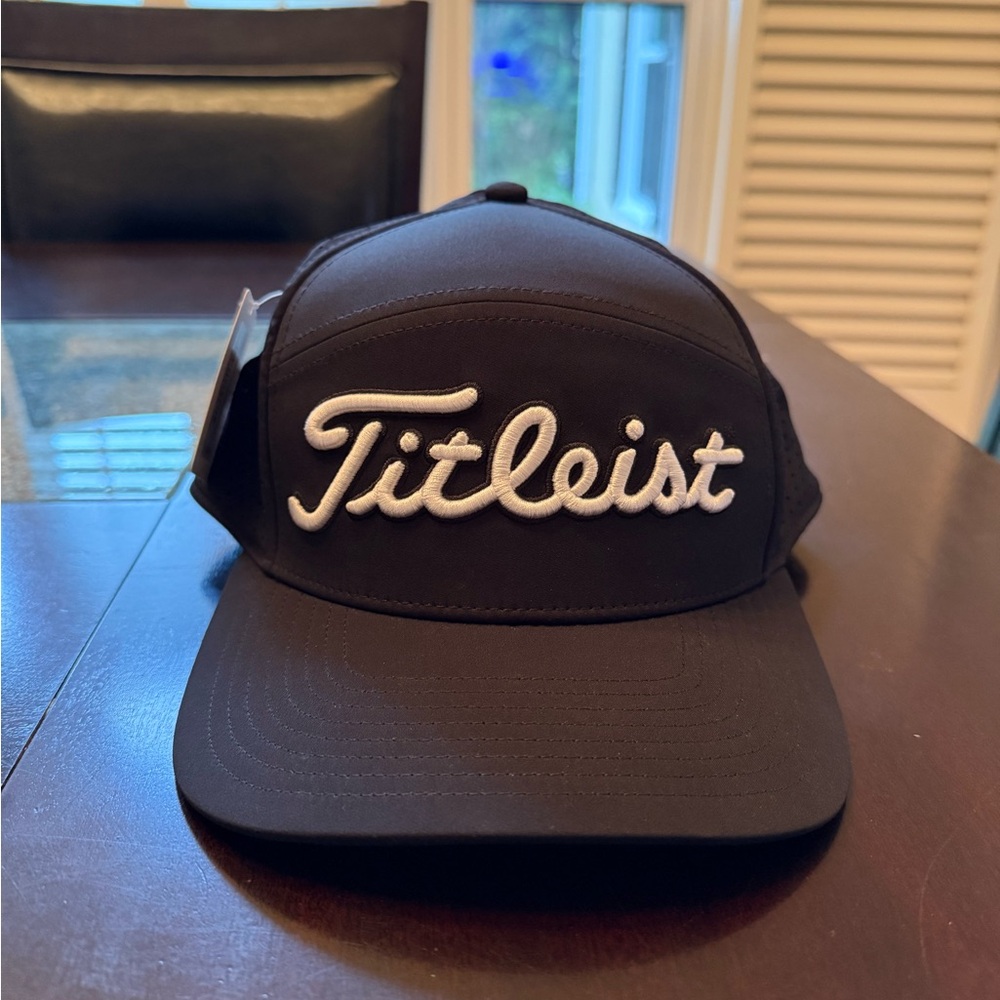 Titleist Black Cap
